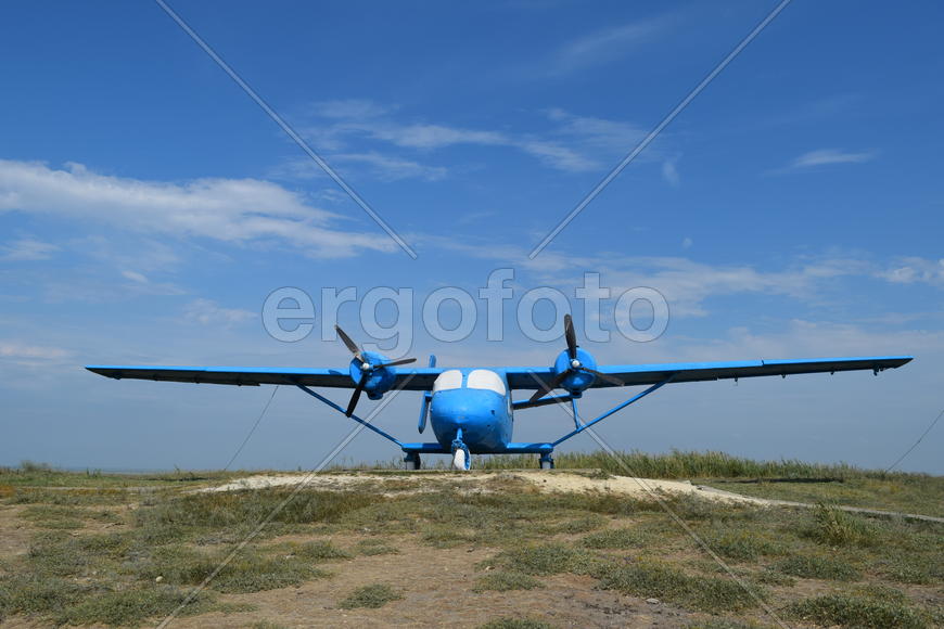 Синий вертолет на холме. Музей под открытым небом.