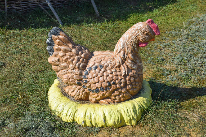 Керамическая курица на гнезде 