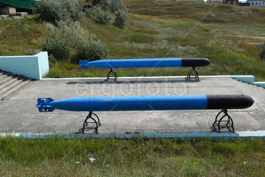 Торпеды выставлены в качестве музейных экспонатов. Музей под открытым небом.