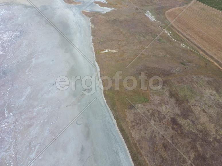 Озеро на Азовском побережье бывшего лимана. Вид сверху