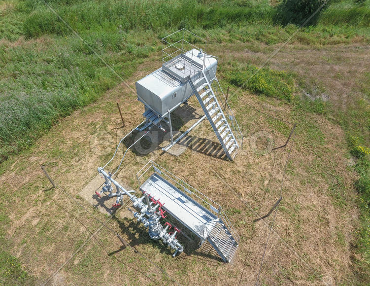 Equipment of an oil well. Shutoff valves and service equipment.