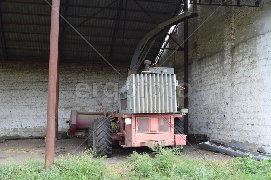 Combine harvester. Agricultural machinery for harvesting from the fields.