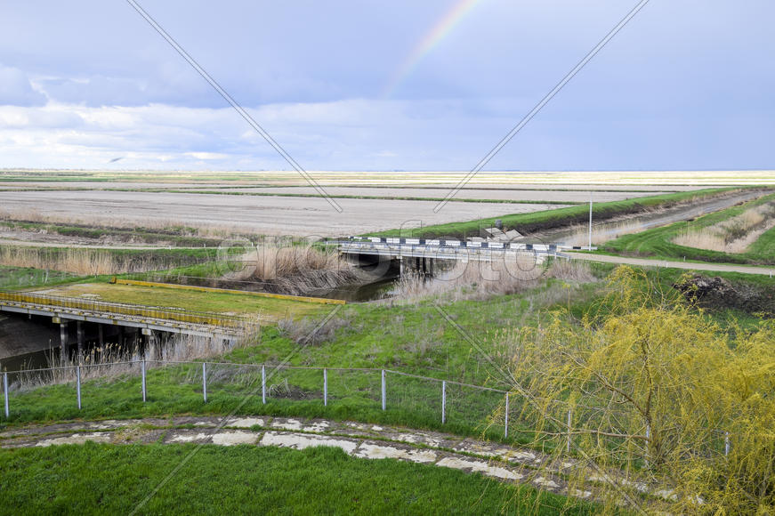 Мосты через оросительные каналы.