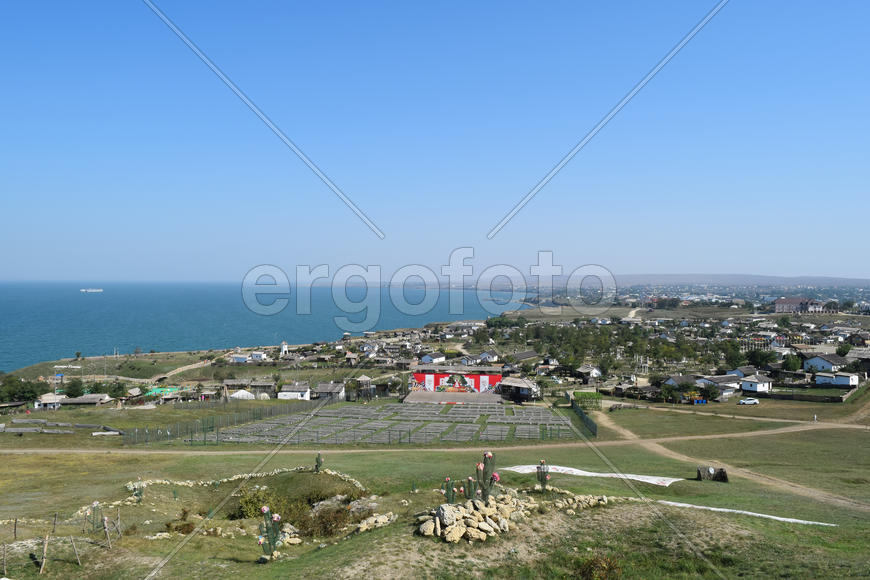 Музей Атамань. деревня и вид на море с высоты холма.