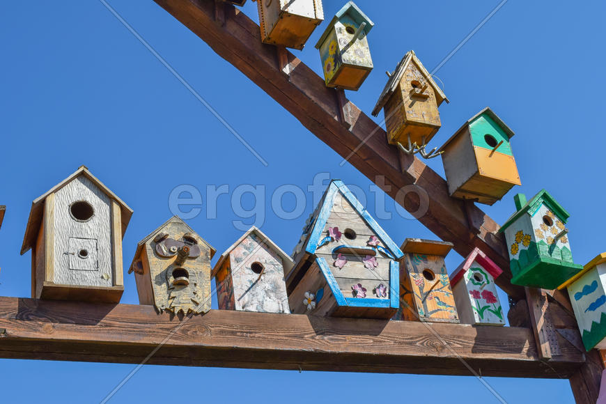 Скворечники, домики для птиц. Оформленные скворечники и орнаментированные.