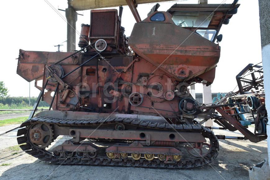 Combine harvester. Agricultural machinery for harvesting from the fields.