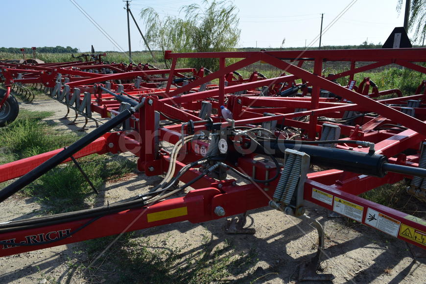 Trailer Hitch for tractors and combines. Trailers for agricultural machinery.