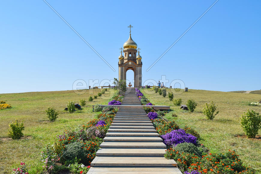 Православная часовня на холме. Скиния в казачьей станице Атамань.