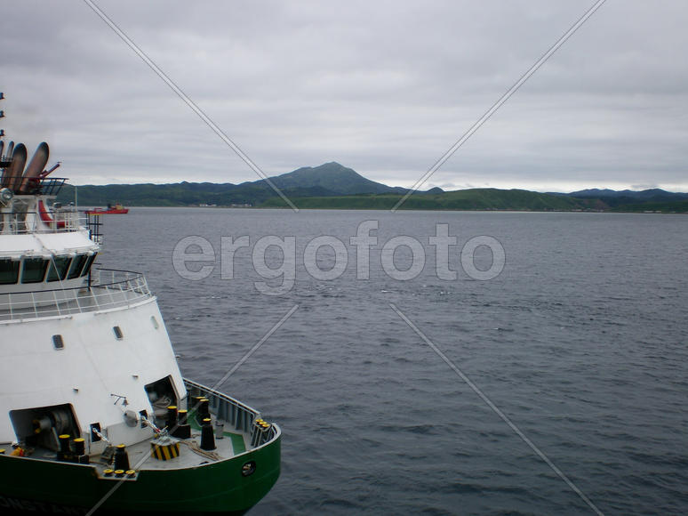 The small office ship, the assistant in port
