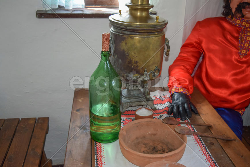 Реконструкция казачьего быта в доме.