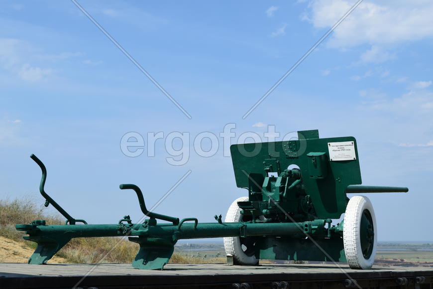 Артиллерийское орудие в музее под открытым небом.