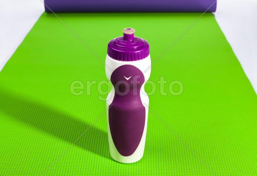 Бутылка для воды и коврик