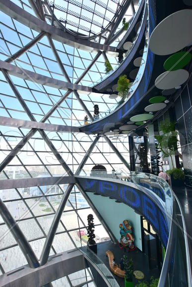 Интерьер стеклянной сферы "Нур-Алем". Казахстан