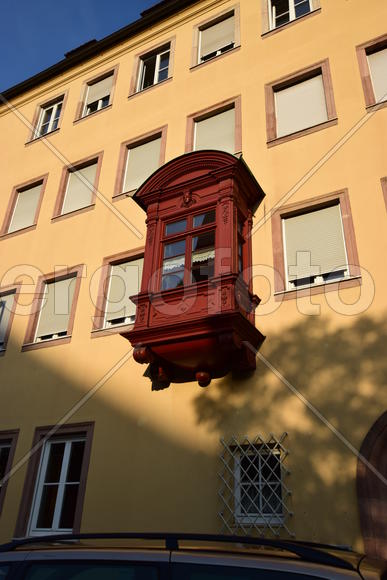 Германия - город Нюрнберг. Украшения на фасаде здания 