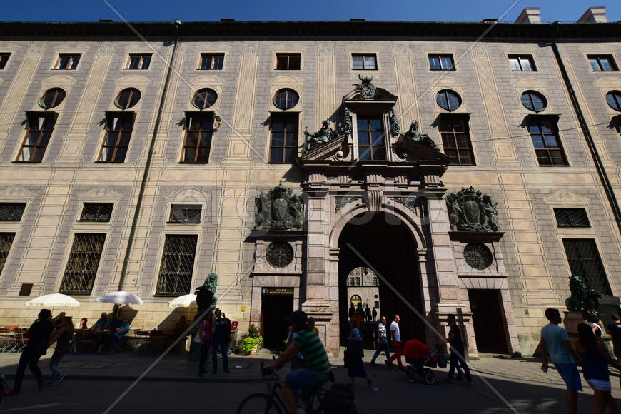 Германия. Мюнхен. Фасад старинного здания 