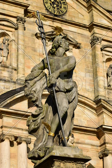 Германия - город Бамберг. Скульптура мужчины 