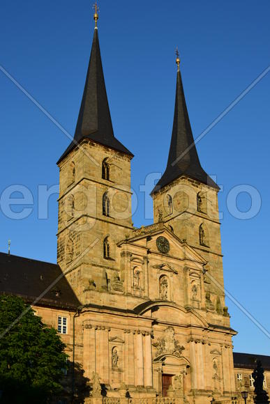 Германия - город Бамберг. Фасад старинного замка 