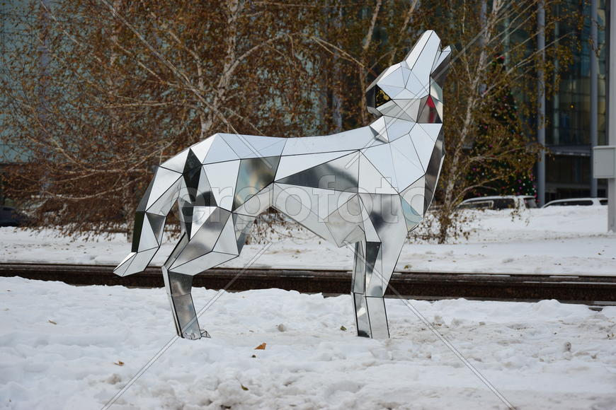 Астана - уличная скульптура из зеркал 