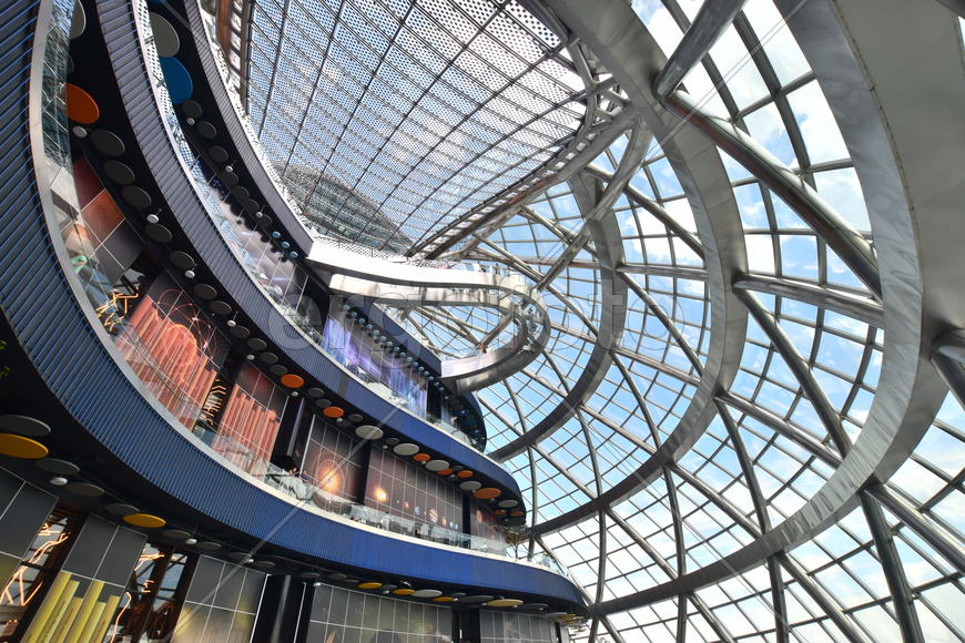 Интерьер стеклянной сферы "Нур-Алем". Казахстан