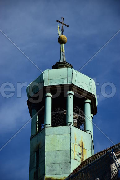 Германия - город Регенсбург. Башня старинного здания 