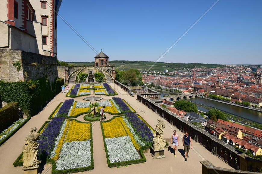 Германия - Город Вюрцбург, Сад с замке Мариенберг 