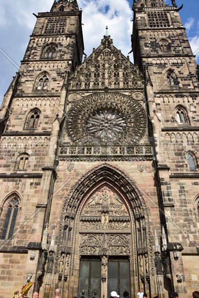 Германия - город Нюрнберг. Фасад здания 