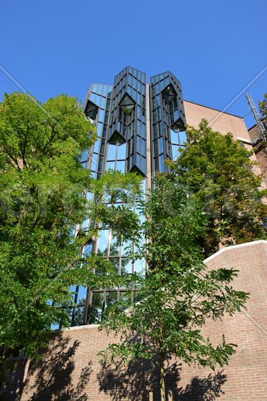 Германия. Мюнхен. Фасад современного здания 