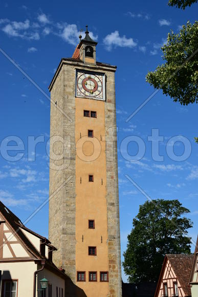 Исторический город Ротенбург в Баварии. Башня с часами 