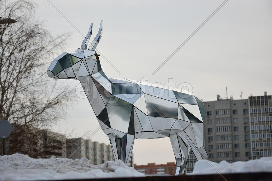 Астана - уличная скульптура из зеркал 