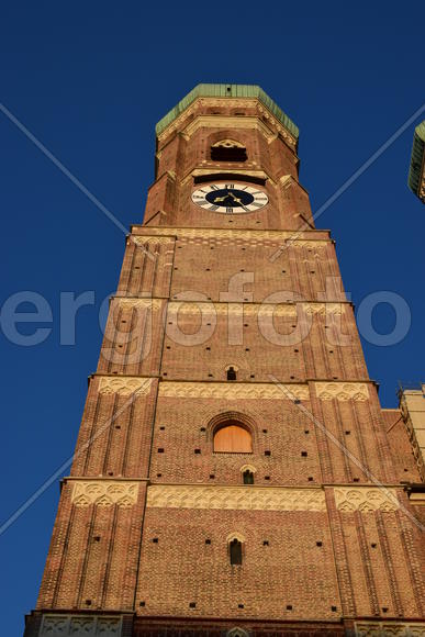 Германия. Мюнхен. Башня старинного здания 