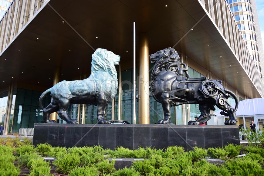 Астана. Уличные скульптуры львов 