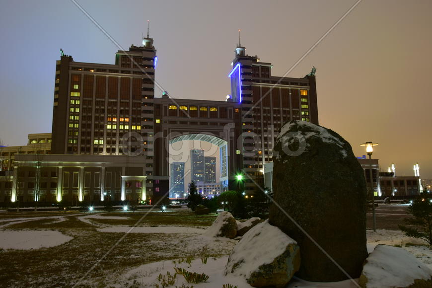Астана - Офис компании КазМунайГаз ночью