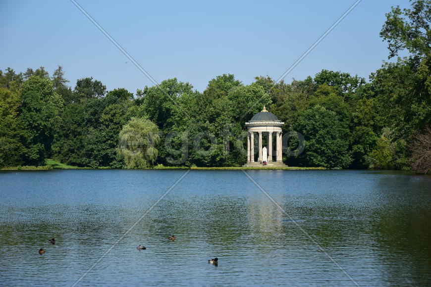 Беседка на территории дворах "Нимфенбург". Германия