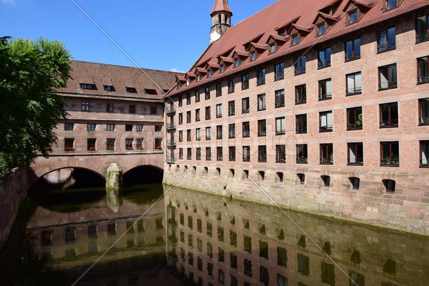 Германия - город Нюрнберг. Фасад старинного здания 