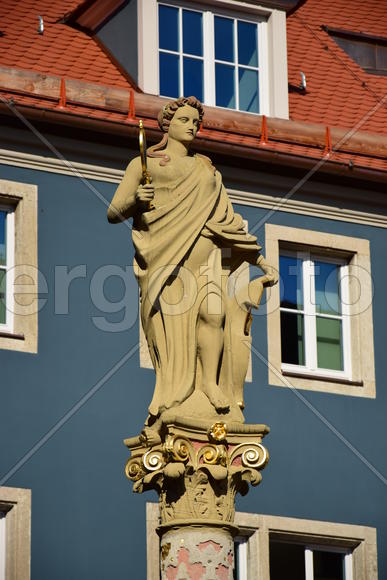 Исторический город Ротенбург в Баварии. Скульптуры в городе 