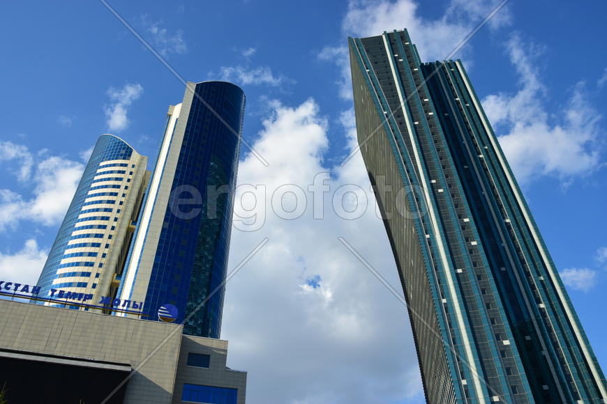 Астана - городская архитектура. Современные многоэтажные здания. Казахстан 