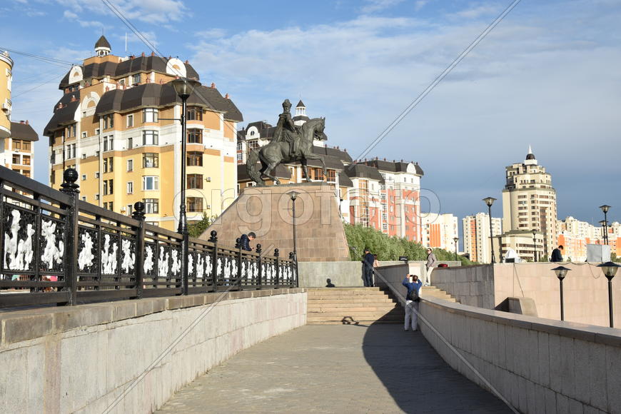 Астана - городская архитектура. Современные многоэтажные здания. Казахстан 