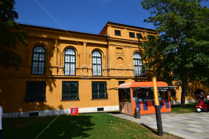 Германия. Мюнхен. Фасад здания 