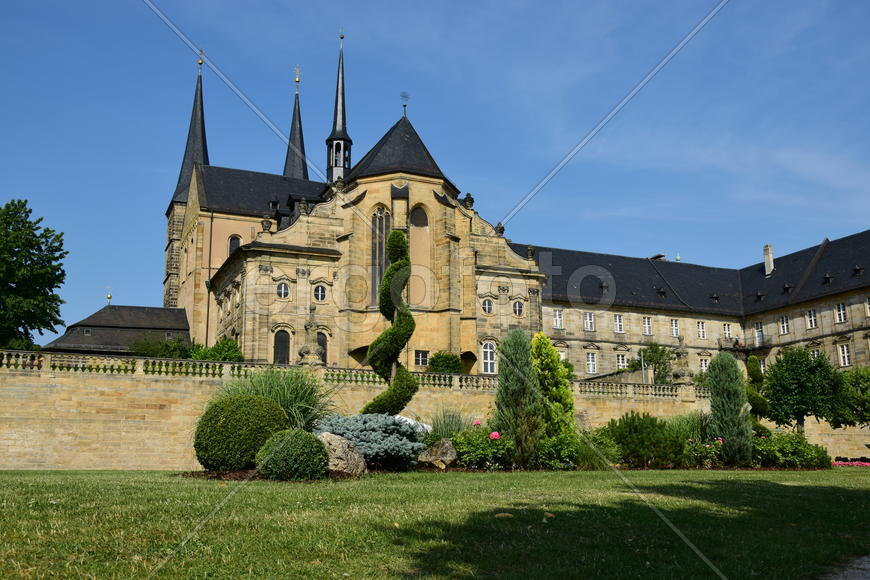 Германия - город Бамберг. Фасад старинного замка 