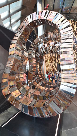 Интерьер стеклянной сферы "Нур-Алем". Казахстан