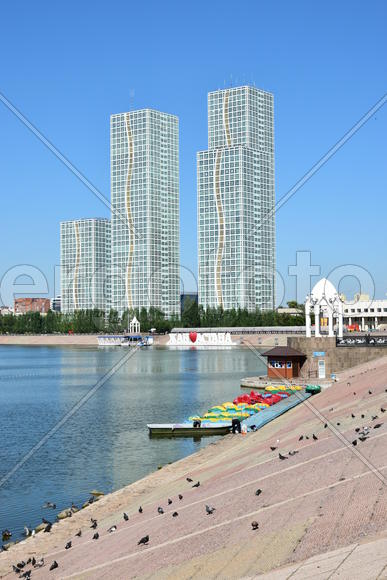 Астана - многоэтажные современные здания. Казахстан 
