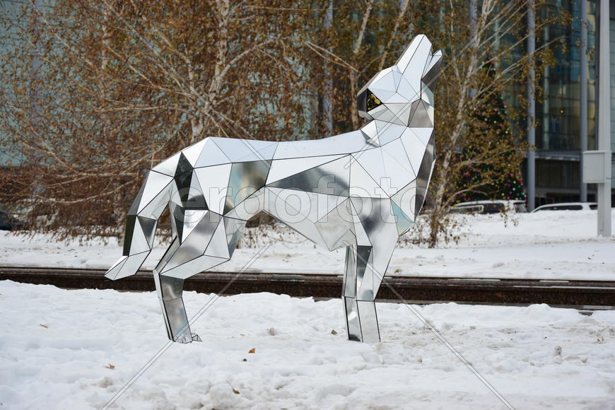 Астана - уличная скульптура из зеркал 