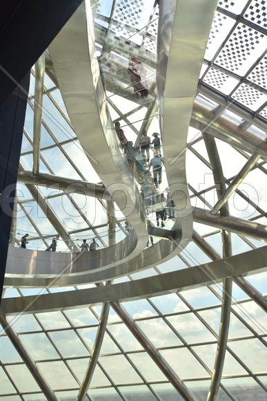 Интерьер стеклянной сферы "Нур-Алем". Казахстан