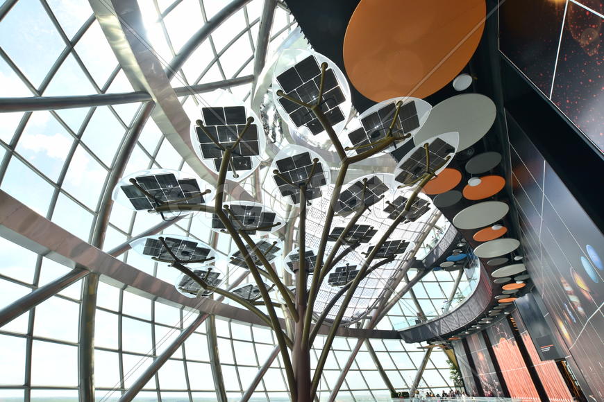 Интерьер стеклянной сферы "Нур-Алем". Казахстан