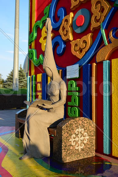 Астана - уличная скульптура из глины. Казахстан 