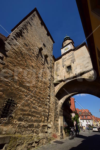 Исторический город Ротенбург в Баварии. Башня с часами 