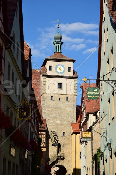 Исторический город Ротенбург в Баварии. Башня с часами 