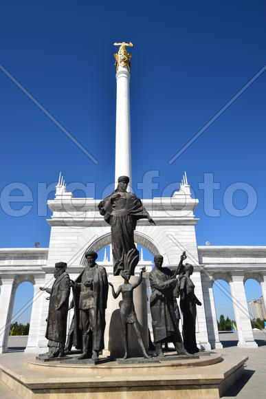 Астана - уличная скульптура. Достопримечательности Казахстана. 