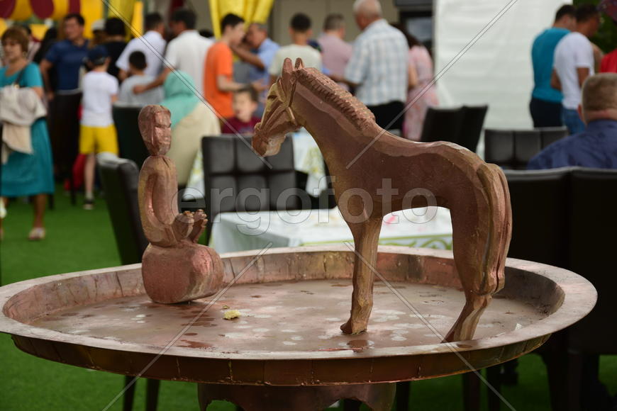 Выставка ремесленников на праздновании дня города в Астане. Казахстан 