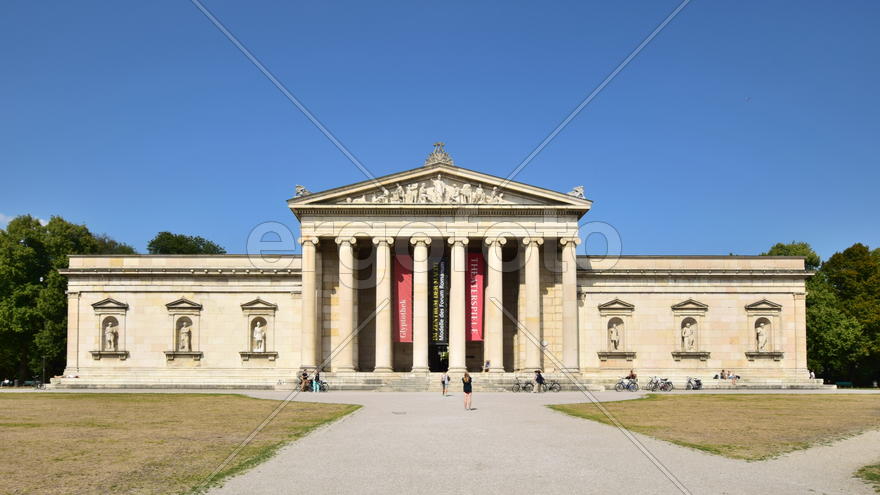 Германия. Мюнхен. Фасад старинного здания 